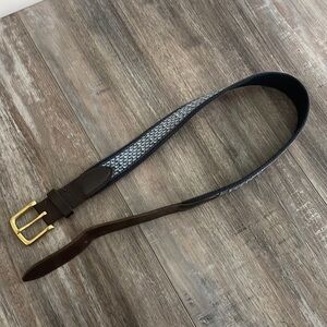 Vineyard Vines Men's Blue Whale Print Canvas Leather Belt 30 Brown Preppy